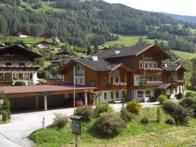 Ferienwohnung für 9 Personen (112 m²) in Heiligenblut 1/10