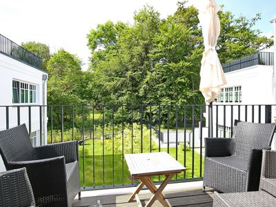 Balkon mit Gartenmöbeln