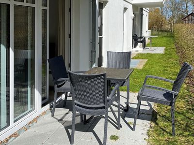 Terrasse mit Gartenmöbeln