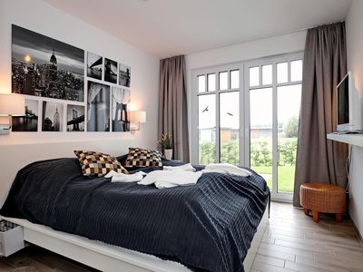 Schlafzimmer mit Doppelbett