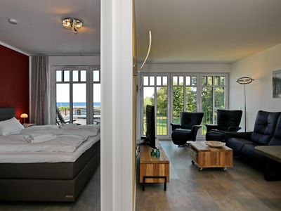 Blick ins Wohn- und Schlafzimmer