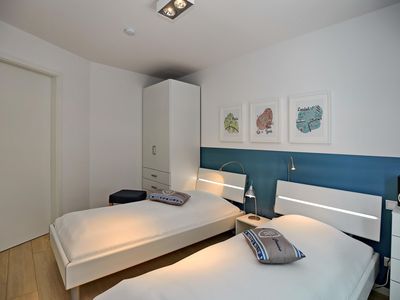 2. Schlafzimmer mit 2 Einzelbetten und Kleiderschrank