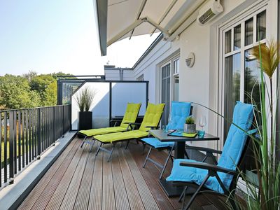 Dachterrasse mit Gartenmöbeln