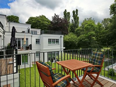 Balkon mit Gartenmöbeln