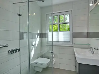Badezimmer mit Dusche