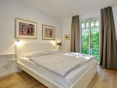 Schlafzimmer mit Doppelbett
