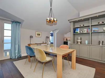 Essbereich mit Büffetschrank