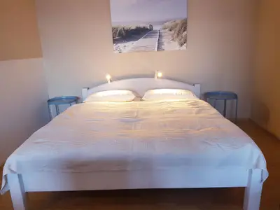 Doppelbett mit Seeblick