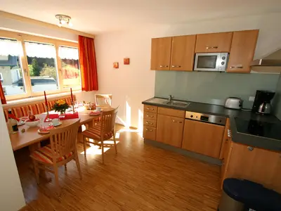 Küche und Essecke der Wohnungen Höfer und Künzel