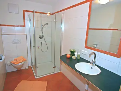 großzügige Badezimmer- jede Wohnung mit 2 Bädern