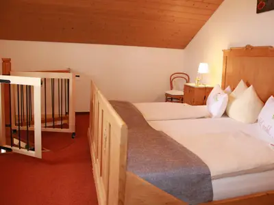 Schlafzimmer Adlerhorst mit Treppenschutz