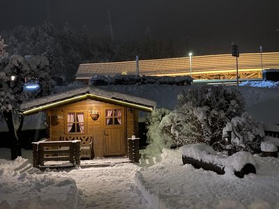 Gartenhütte bei Nacht