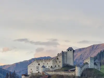 Burg im Herbst