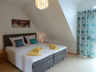 Schlafzimmer mit Doppelbett