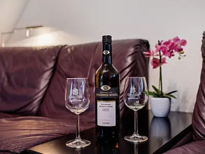 Photo, INSIDE, OUTSIDE