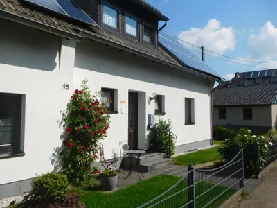 Bild 2 Hauseingang-1