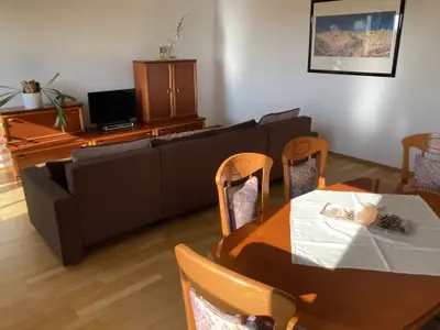 Wohnzimmer mit Essbereich
