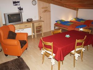 23952154-Ferienwohnung-8-Hemishofen-300x225-3