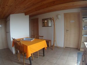 23952154-Ferienwohnung-8-Hemishofen-300x225-4