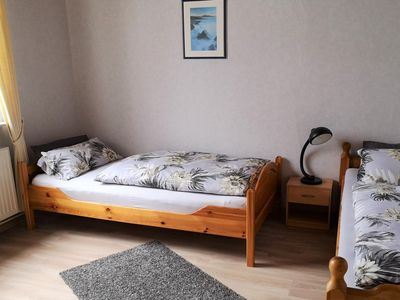 Schlafzimmer m. 2 Einzellbetten