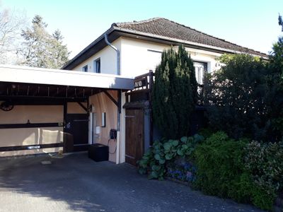 Haus mit Carport, Wasseranschluß und Unterstand für Fahrräder und Equipment