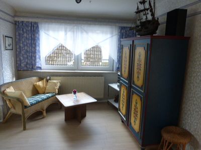 Alle Fenster sind zu Verdunkeln. Das Schlafzimmer mit den Einzelbetten. hat eine kleine Sitzecke.