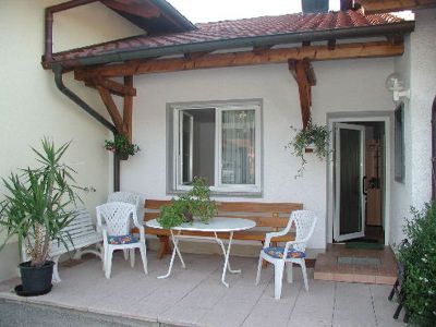 Terrasse mit Sitzgelegenheit