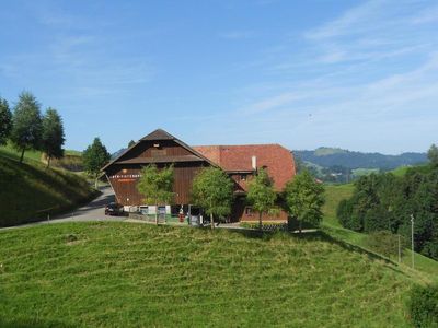 Unser Bauernhof Ober-Tiefenbühl liegt auf 950m.ü.M