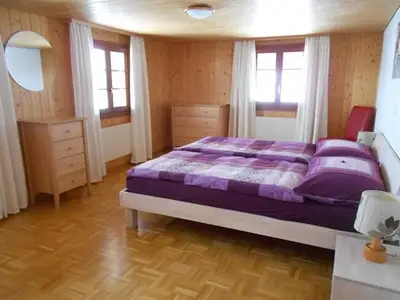 Grosses Schlafzimmer mit Doppelbett...