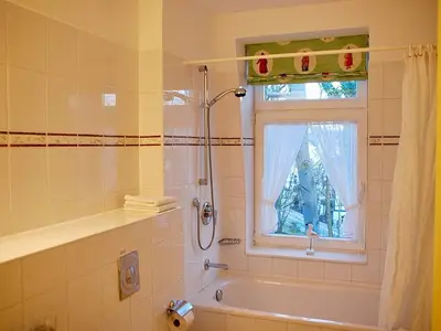 Badezimmer mit Dusche
