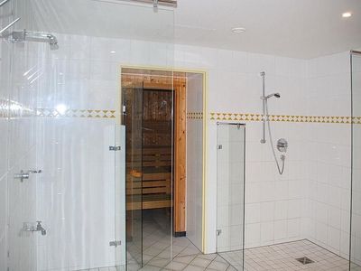 Badezimmer mit Dusche