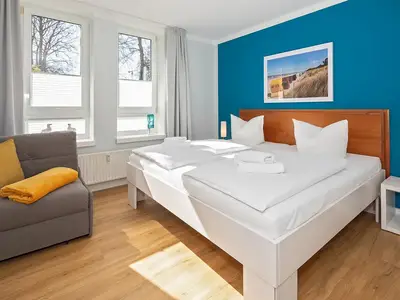Schlafzimmer mit Doppelbett