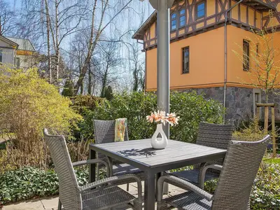 Balkon mit Gartenmöbeln