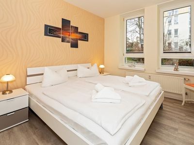 Schlafzimmer mit Doppelbett