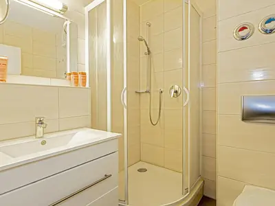 Badezimmer mit Dusche