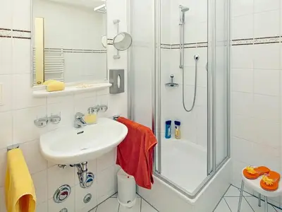 Badezimmer mit Dusche
