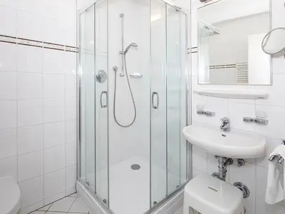 Badezimmer mit Dusche