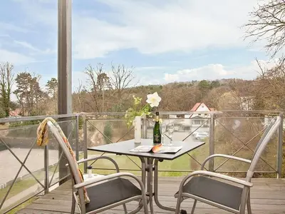 Balkon mit Gartenmöbeln