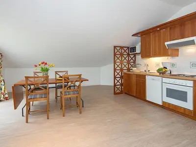 Küchenzeile mit Backofen