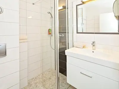 Badezimmer mit Dusche
