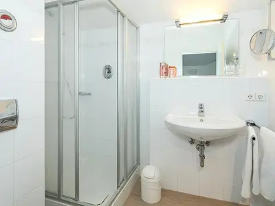 Badezimmer mit Dusche