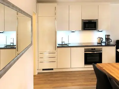 Küchenzeile mit Backofen