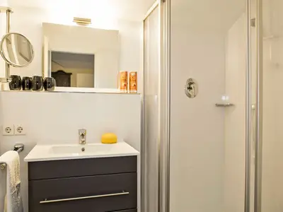 Badezimmer mit Dusche