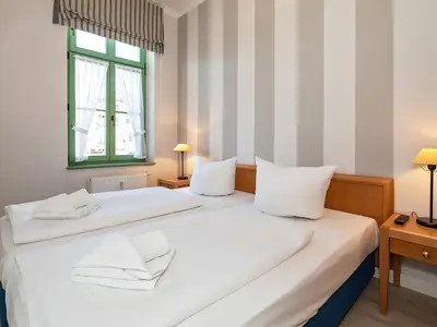 Schlafzimmer mit Doppelbett