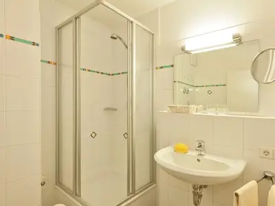 Badezimmer mit Dusche