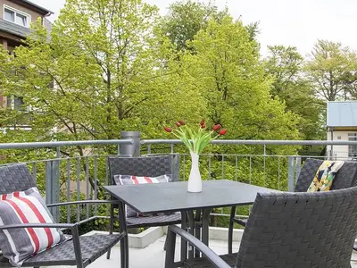 Balkon mit Gartenmöbeln