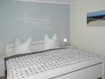 Schlafzimmer mit Doppelbett