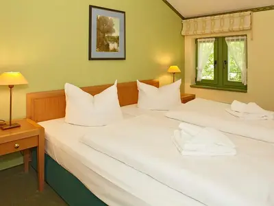 Schlafzimmer mit Doppelbett