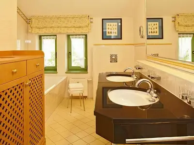 Badezimmer mit Badewanne