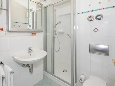 Badezimmer mit Dusche